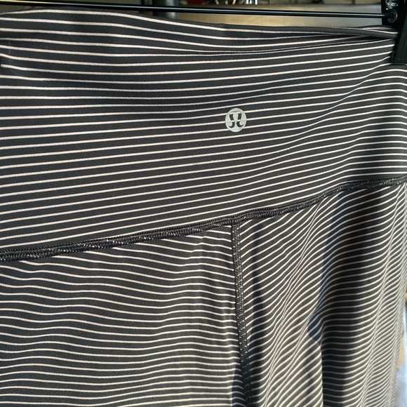 Full length lululemon high rise wunder unders size 10 - Picture 2 of 4